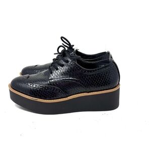 Madden Girl 8 Black Platform Lace-Up Wingtip Oxfords